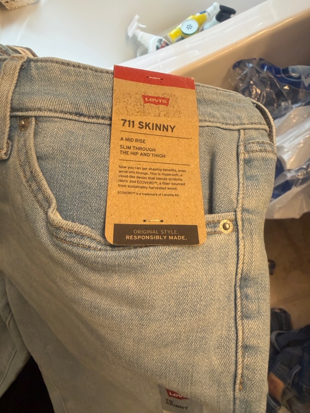 Levi's 711 Skinny Jeans in Light Blue Wash 33/16